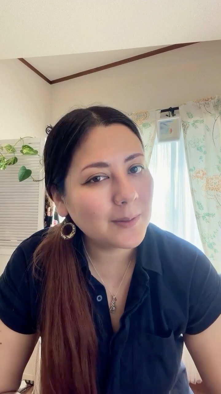 願いが叶わない人、
ここ勘違いしてる

叶えたいのに現実動かない時って

“叶ってない現実”を見ながら
願ってることが多い

つまり

“ない世界”に居たまま
未来を選ぼうとしてる状態

それだと
現実が変わらないのは当然で

大事なのは願うことじゃなくて
どの現実に乗るか決めること

欲しがるんじゃなくて
“叶う前提の自分”で選ぶ

ここズレてると、
正直ずっと同じ現実のまま

👆現実の見方、ちゃんと整えていきたい人はフォローしてね！